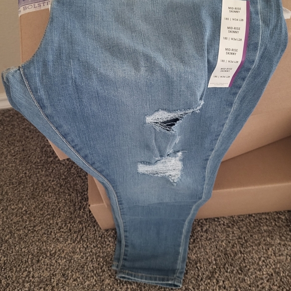 Levi - Picture 5 of 11